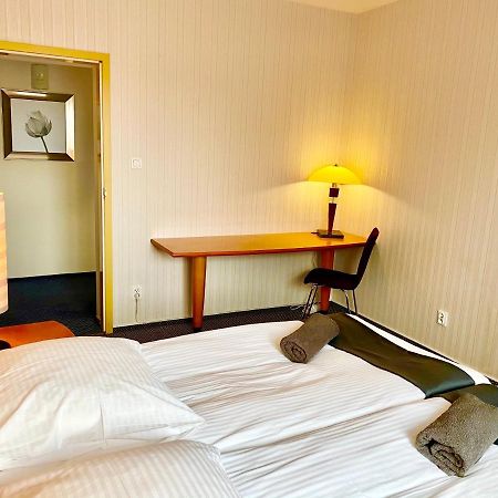BUSINESS APARTMENT WiFI Netflix 3x Smart TV50' two extra large double beds ADULTS ONLY No smoking Słupsk Esterno foto