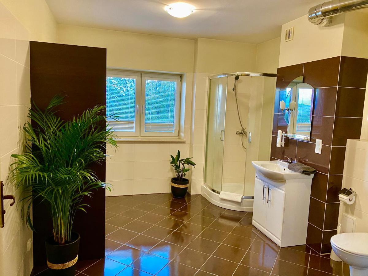 BUSINESS APARTMENT WiFI Netflix 3x Smart TV50' two extra large double beds ADULTS ONLY No smoking Słupsk Esterno foto