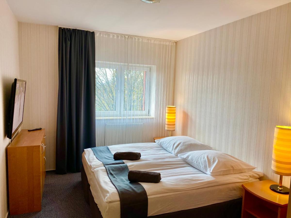 BUSINESS APARTMENT WiFI Netflix 3x Smart TV50' two extra large double beds ADULTS ONLY No smoking Słupsk Esterno foto