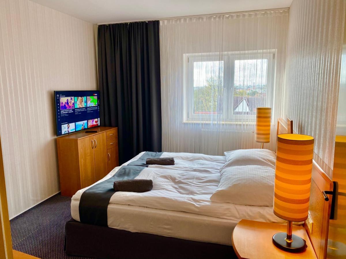 BUSINESS APARTMENT WiFI Netflix 3x Smart TV50' two extra large double beds ADULTS ONLY No smoking Słupsk Esterno foto