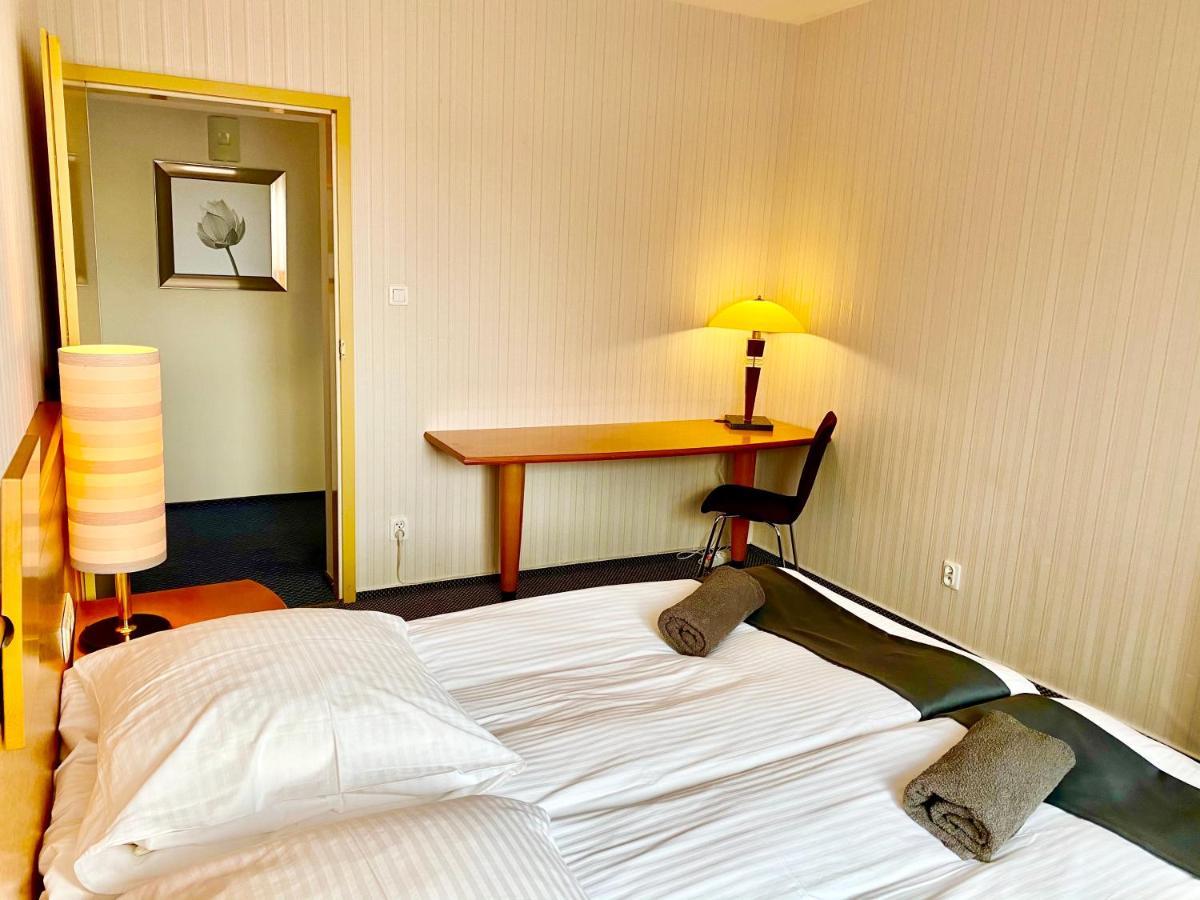 BUSINESS APARTMENT WiFI Netflix 3x Smart TV50' two extra large double beds ADULTS ONLY No smoking Słupsk Esterno foto