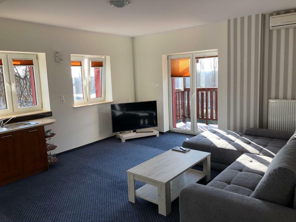 BUSINESS APARTMENT WiFI Netflix 3x Smart TV50' two extra large double beds ADULTS ONLY No smoking Słupsk Esterno foto